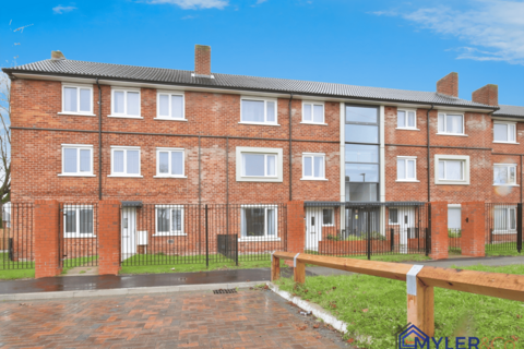 3 bedroom maisonette for sale, Sutton Way, Great Sutton, Ellesmere Port, CH65