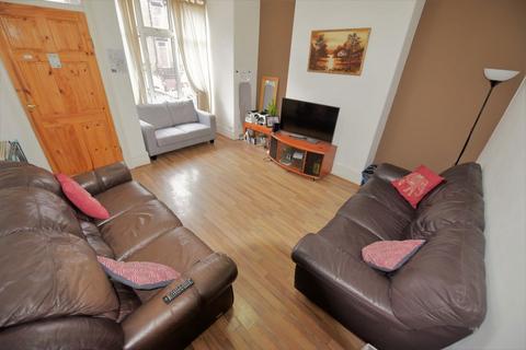 4 bedroom house to rent, Brudenell Avenue