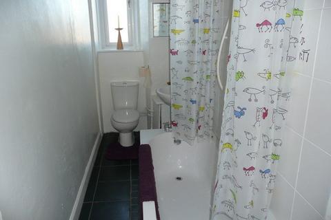 2 bedroom flat to rent, Victoria Terrace, Dunfermline, Fife, KY12