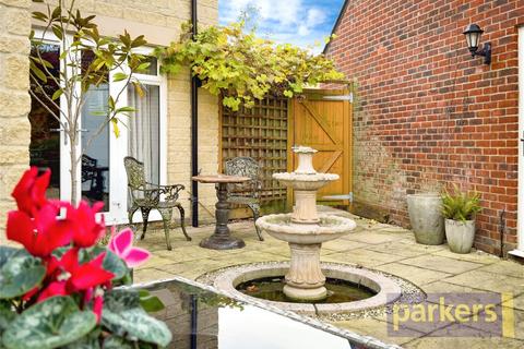 8 Spring Meadow, Witney, OX28 5DJ