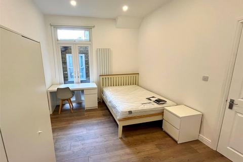 3 bedroom apartment to rent, Norroy Road, Putney, London, SW15