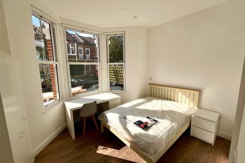 3 bedroom apartment to rent, Norroy Road, Putney, London, SW15