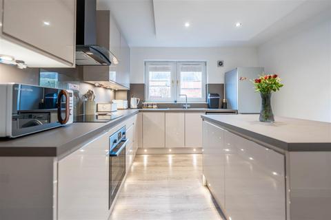 5 Glover Court, Perth, PH2 0UA