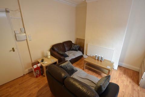 3 bedroom house to rent, Burley Lodge Terrace