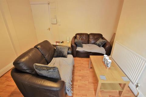 3 bedroom house to rent, Burley Lodge Terrace