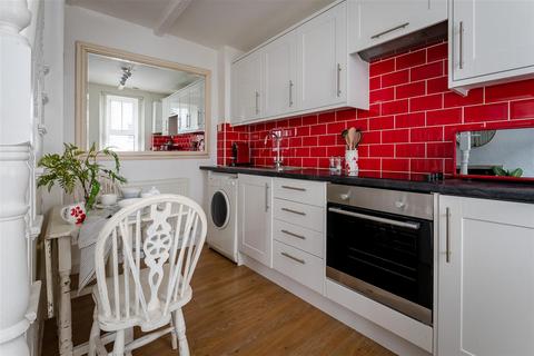 2 bedroom terraced house to rent, Lake Street, Devon TQ6