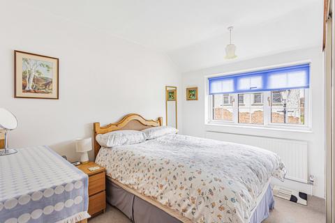 10 Bell Lane, Twickenham, TW1 3NU