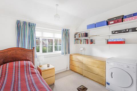 10 Bell Lane, Twickenham, TW1 3NU