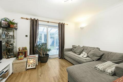 undefined, Maryland Road, London, E15