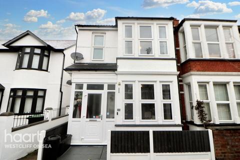 3 bedroom end of terrace house for sale, Martyns Grove, Westcliff-On-Sea