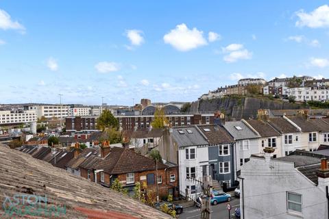 3 bedroom maisonette to rent, Old Shoreham Road, Brighton BN1