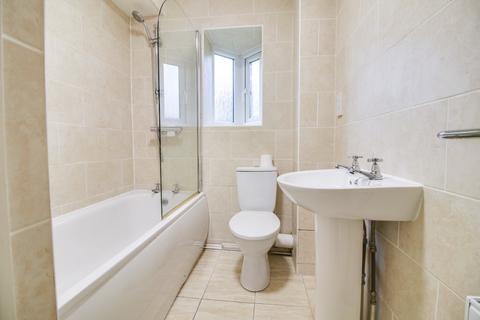 2 bedroom flat for sale, Town Street, Horsforth, Leeds, West Yorkshire, UK, LS18