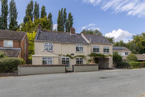 4 bedroom detached house for sale, Beccles Road, Norwich NR14