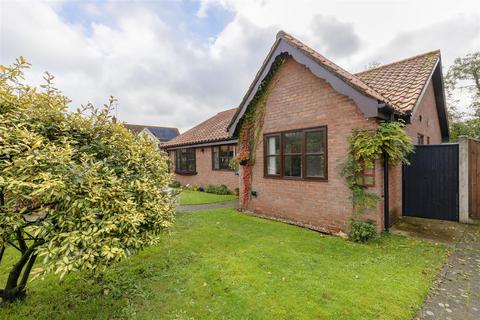 3 bedroom detached bungalow for sale, Woodfield Close, Beccles NR34