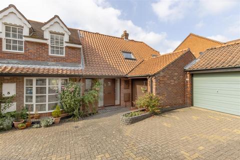 4 bedroom mews for sale, Cliffside, Beccles NR34