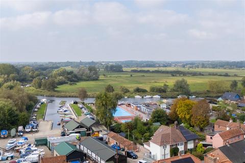 4 bedroom mews for sale, Cliffside, Beccles NR34