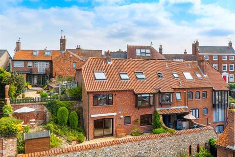 4 bedroom mews for sale, Cliffside, Beccles NR34