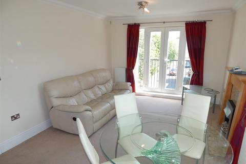 2 bedroom flat to rent, Newton Square, Bromsgrove