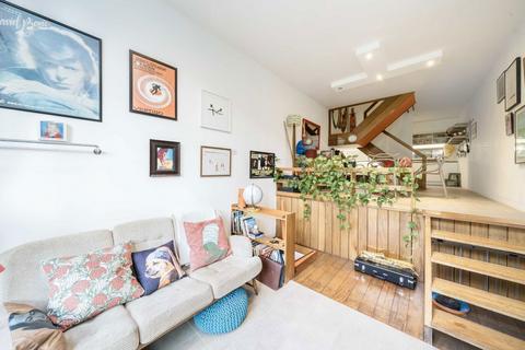 2 bedroom flat for sale, Brandon Mews, London EC2Y