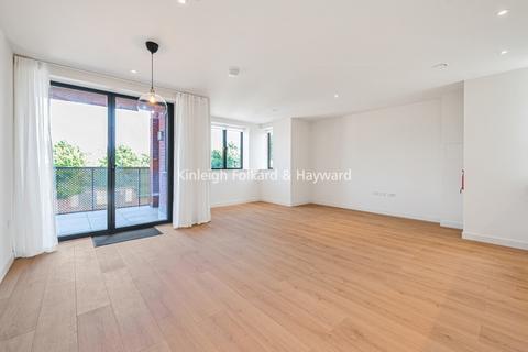 3 bedroom apartment to rent, Voss Court London SW16