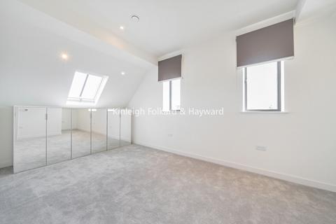 3 bedroom apartment to rent, Voss Court London SW16