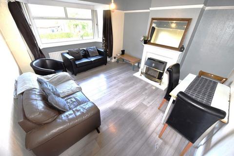 3 bedroom flat to rent, St Annes Road