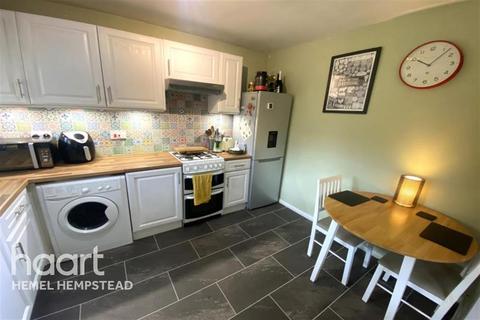 1 bedroom flat to rent, Russett House