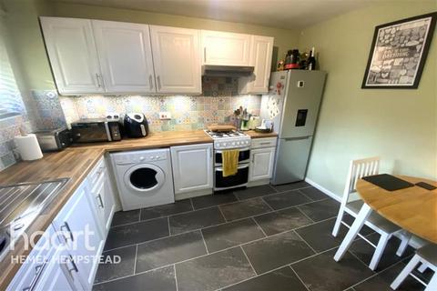 1 bedroom flat to rent, Russett House