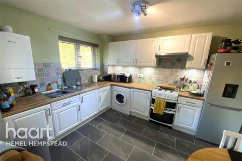 1 bedroom flat to rent, Russett House