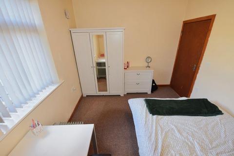 2 bedroom flat to rent, Low Close Dwellings
