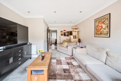 20 Campbell Close, Byfleet, West Byfleet, KT14 7AW