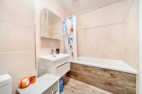 20 Campbell Close, Byfleet, West Byfleet, KT14 7AW