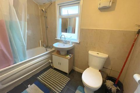 2 bedroom property for sale, Plashet Grove, London