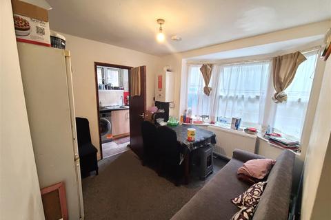 2 bedroom property for sale, Stafford Road, London