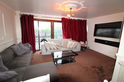 4 bedroom townhouse for sale, Irvine Gardens, South Ockendon