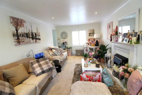22 Ulverston, Purfleet, RM19 1SW