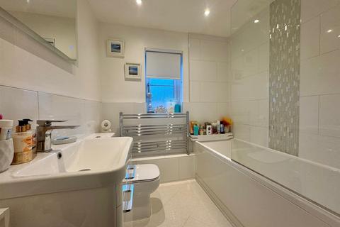 22 Ulverston, Purfleet, RM19 1SW