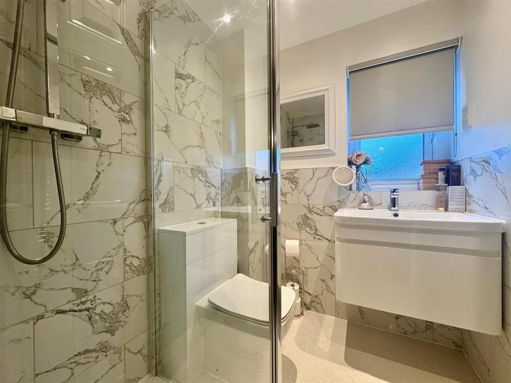 Ulveerton new ensuite.jpg