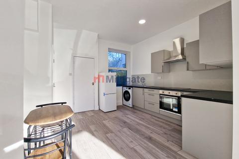 Studio to rent, West Road, Westcliff-On-Sea SS0