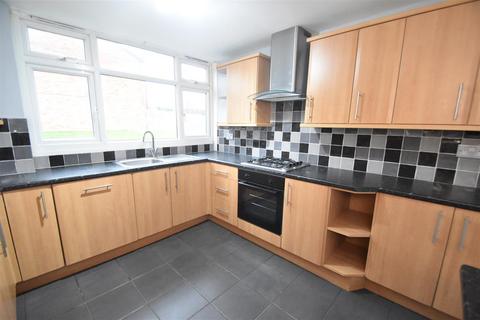 3 bedroom terraced house to rent, Everleigh Close, Prenton