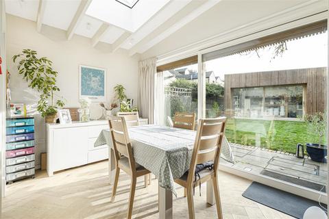 4 bedroom end of terrace house for sale, Riverside, Cambridge CB5