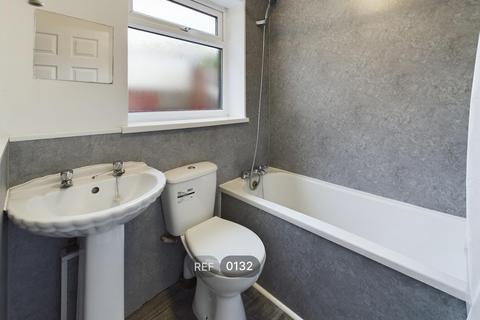 2 bedroom end of terrace house to rent, Nesfield Avenue, Perth Street West, HU5