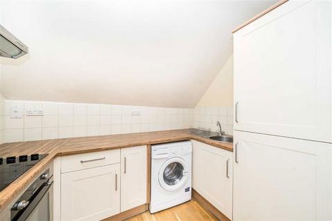 Studio to rent, Luffman Road, London SE12