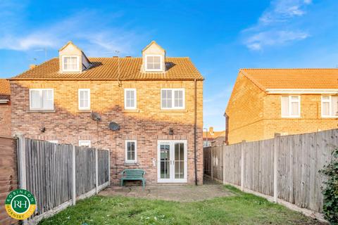 3 bedroom semi-detached house for sale, Laurel Road, Armthorpe, Doncaster