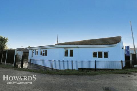 3 bedroom detached bungalow for sale, Four Acres Estate, Hemsby