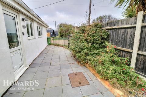 3 bedroom detached bungalow for sale, Four Acres Estate, Hemsby