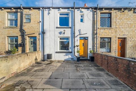 2 bedroom terraced house to rent, Bradford Road, Cleckheaton