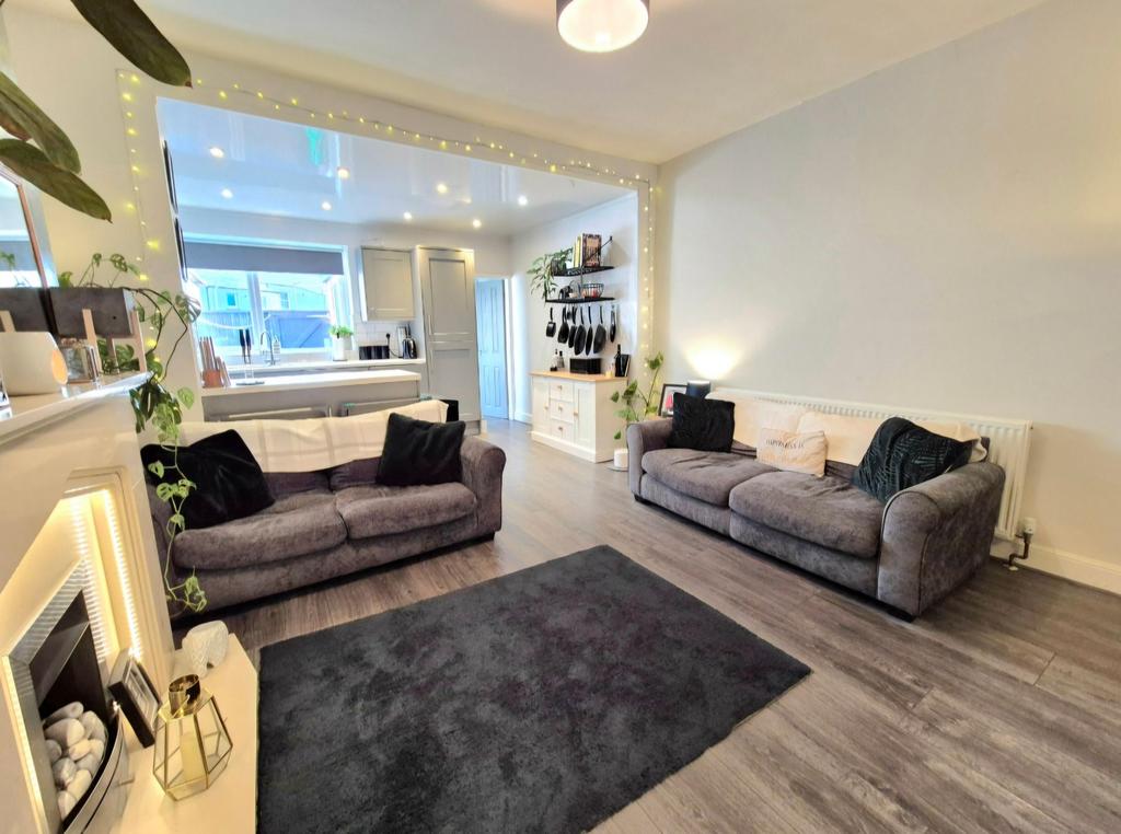 Lounge/Kitchen