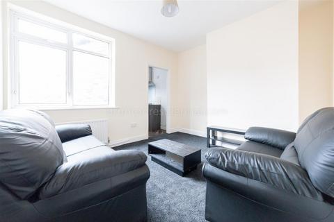 4 bedroom flat to rent, £85pppw - Coast Road, High Heaton, NE7