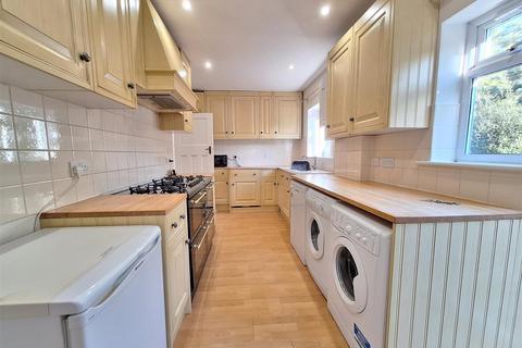 3 bedroom semi-detached house to rent, 2 Baydon Drive